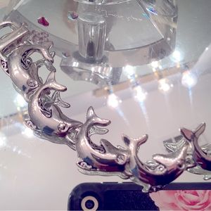 Pretty dolphin bracelet made very well. Silver plated